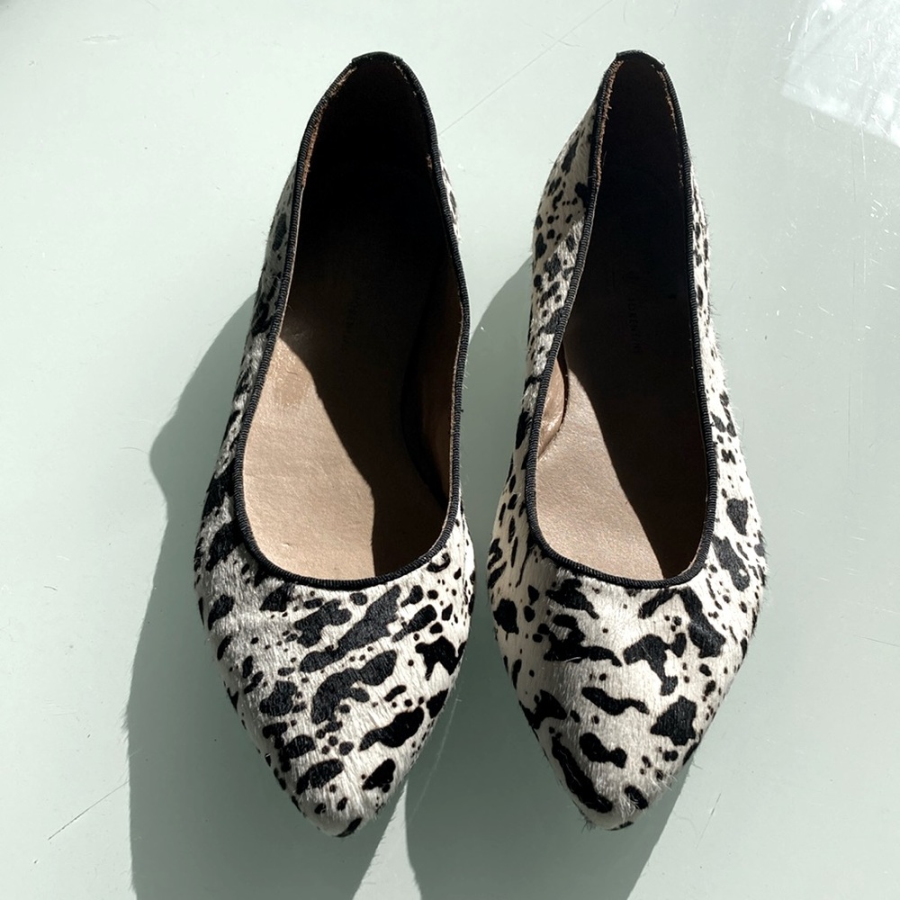 EUC - Mercanti Florentini black and white cow hide pointed toe flats Size 9.5
